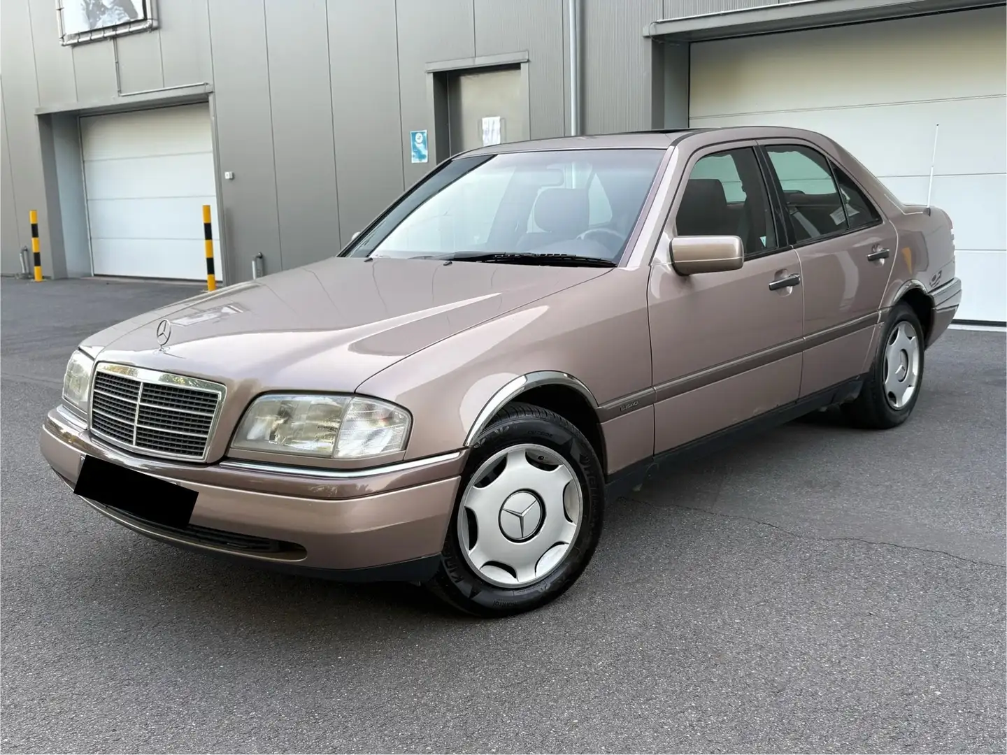 Mercedes-Benz C 220 Elegance Automaat 1993 Oldtimer Beige - 1