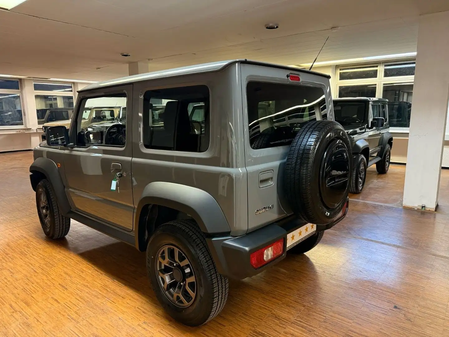 Suzuki Jimny 1.5 ALLGRIP Comfort PLUS Gris - 2
