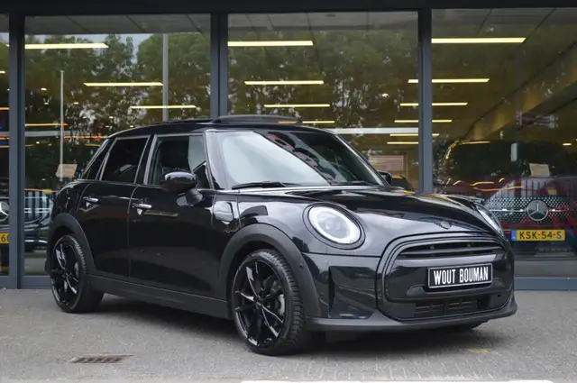 Mini Hatch view 3