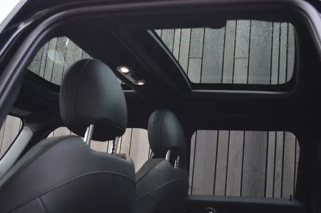 Mini Hatch view 26