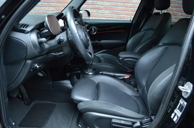 Mini Hatch view 9