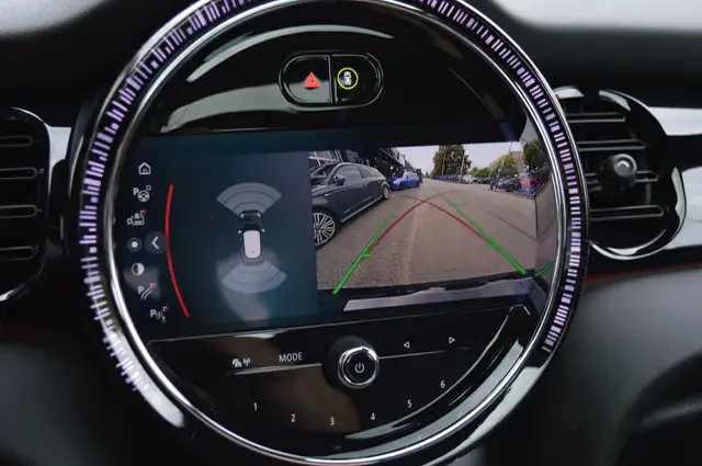 Mini Hatch view 25