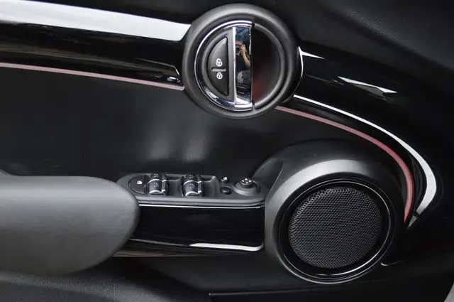 Mini Hatch view 16