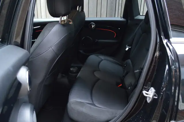 Mini Hatch view 11