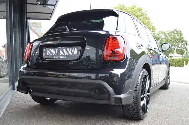 Mini Hatch view 6