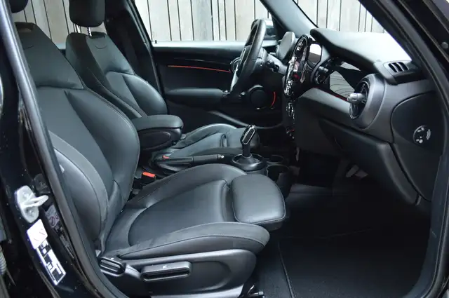 Mini Hatch view 10