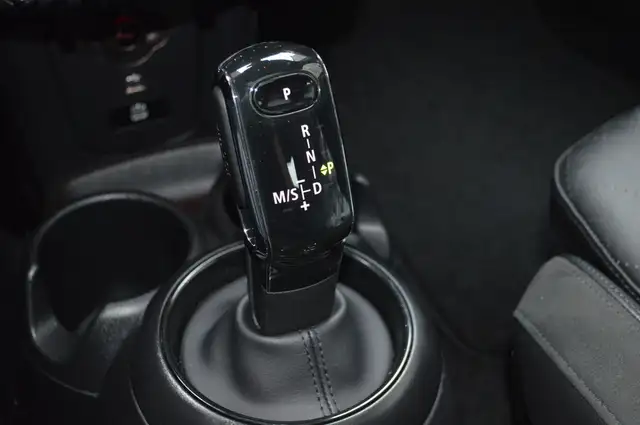 Mini Hatch view 14