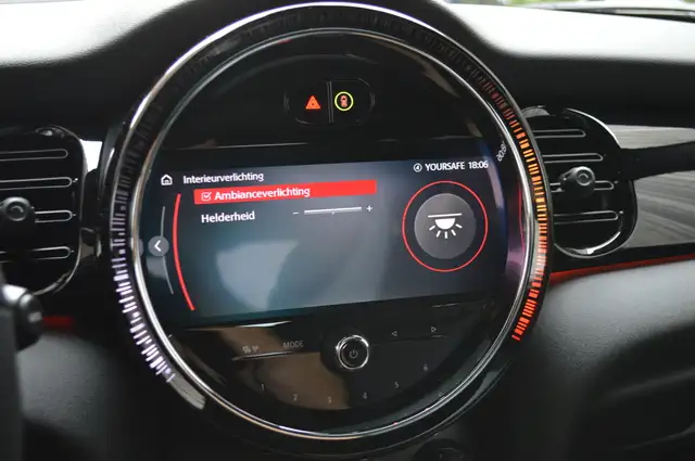 Mini Hatch view 21
