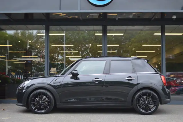 Mini Hatch view 8