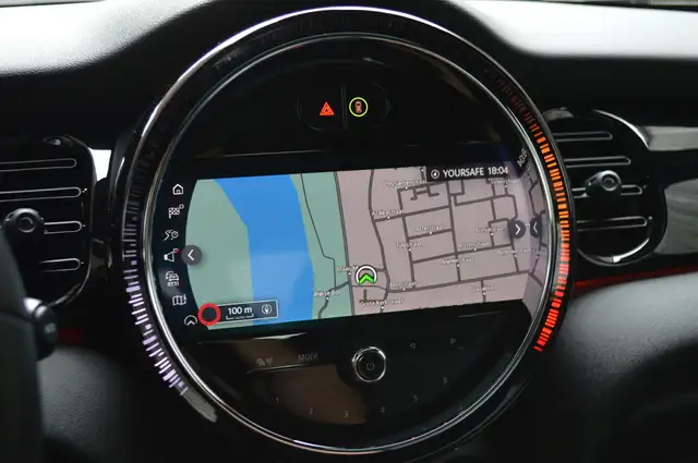 Mini Hatch view 12