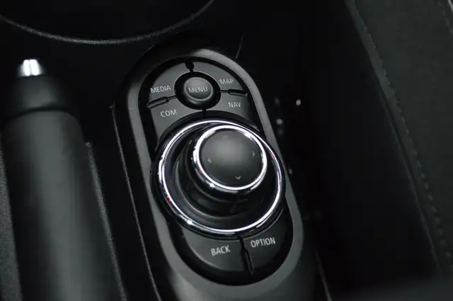 Mini Hatch view 15