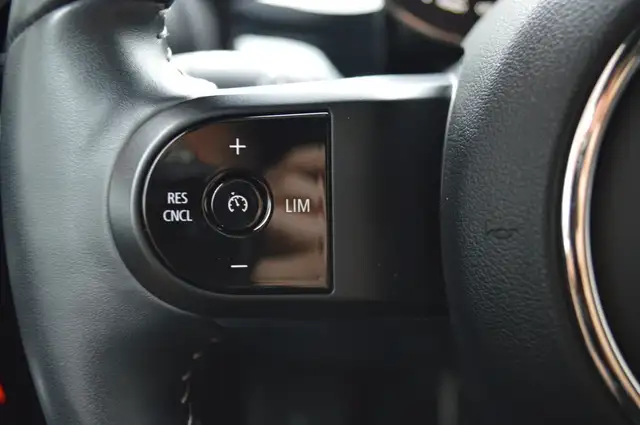 Mini Hatch view 18