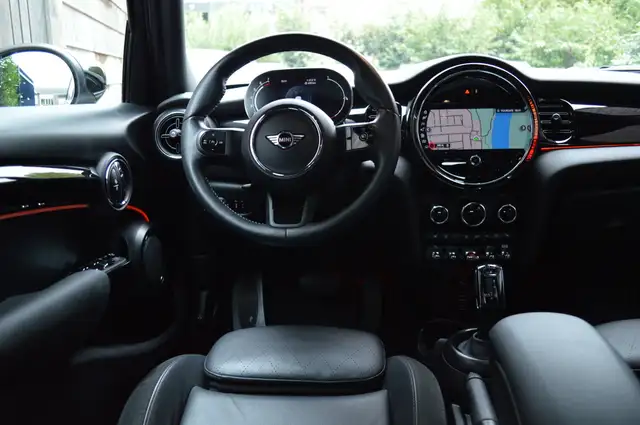 Mini Hatch view 4
