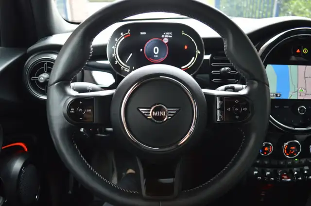 Mini Hatch view 17