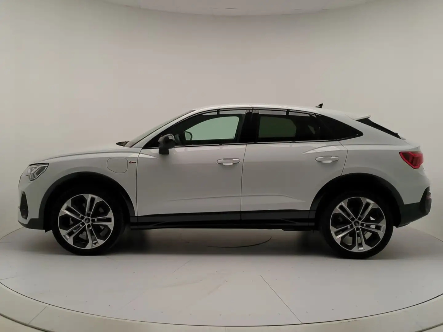 Audi Q3 SPB 45 TFSI e S tronic Identity Black Blanc - 2