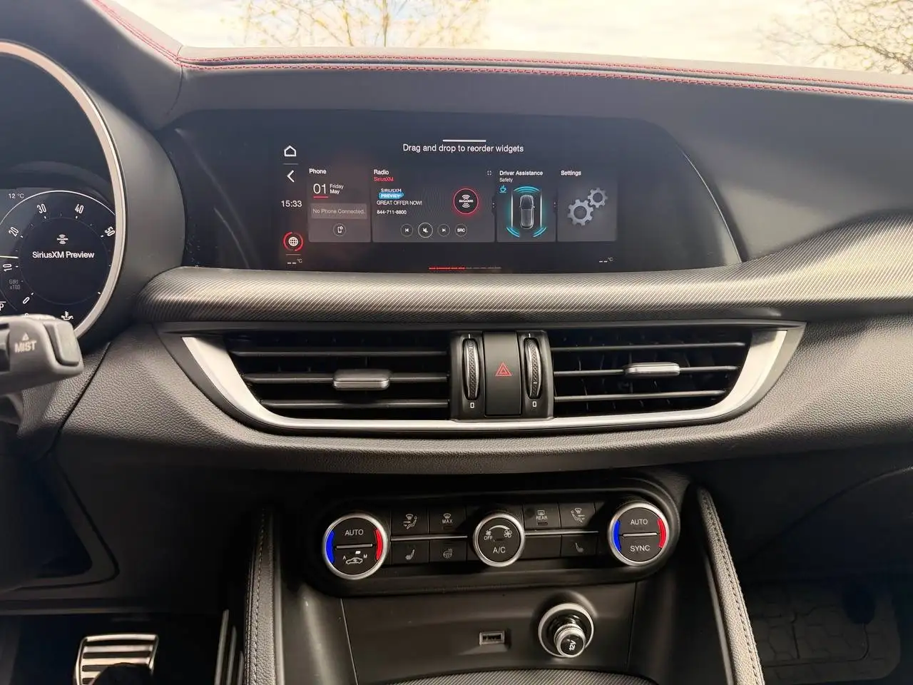 Alfa Romeo Stelvio снимка Alfa Romeo Stelvio