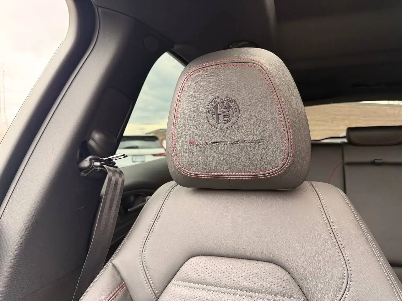 Alfa Romeo Stelvio снимка Alfa Romeo Stelvio