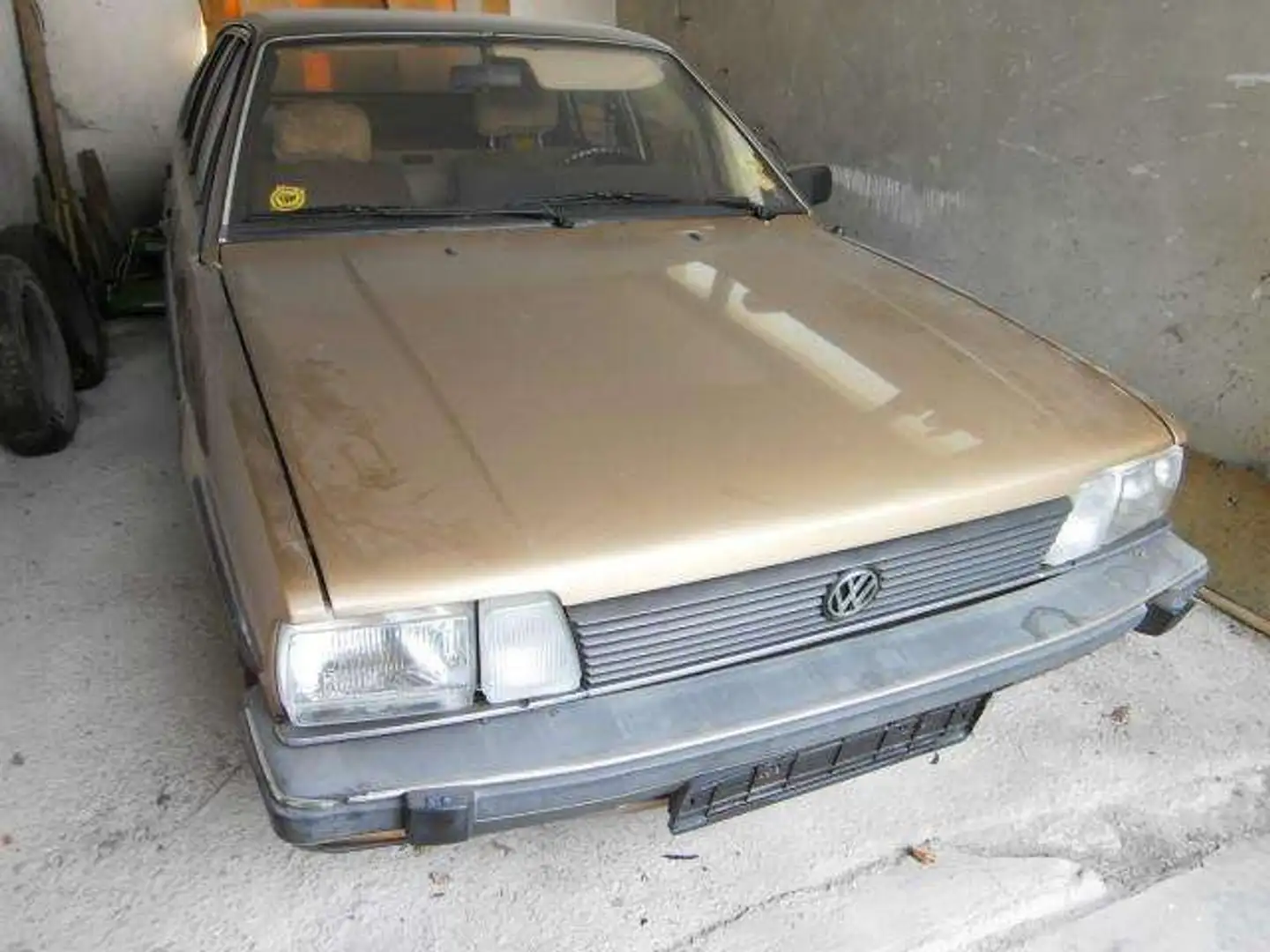 Volkswagen Passat GL Gold - 1