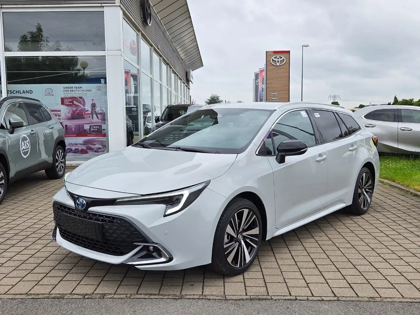 Toyota Corolla TS 1.8l Hybrid Teamplayer Technik-Paket Grijs - 2