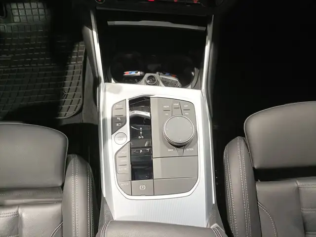 BMW 3 Series view 13