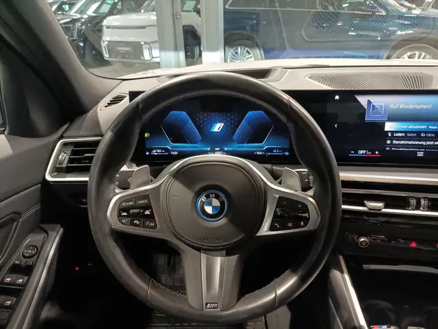 BMW 3 Series view 10