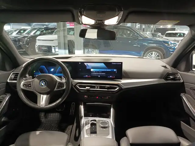 BMW 3 Series view 9
