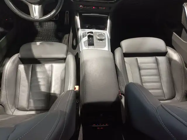 BMW 3 Series view 14