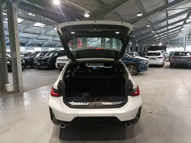 BMW 3 Series view 6