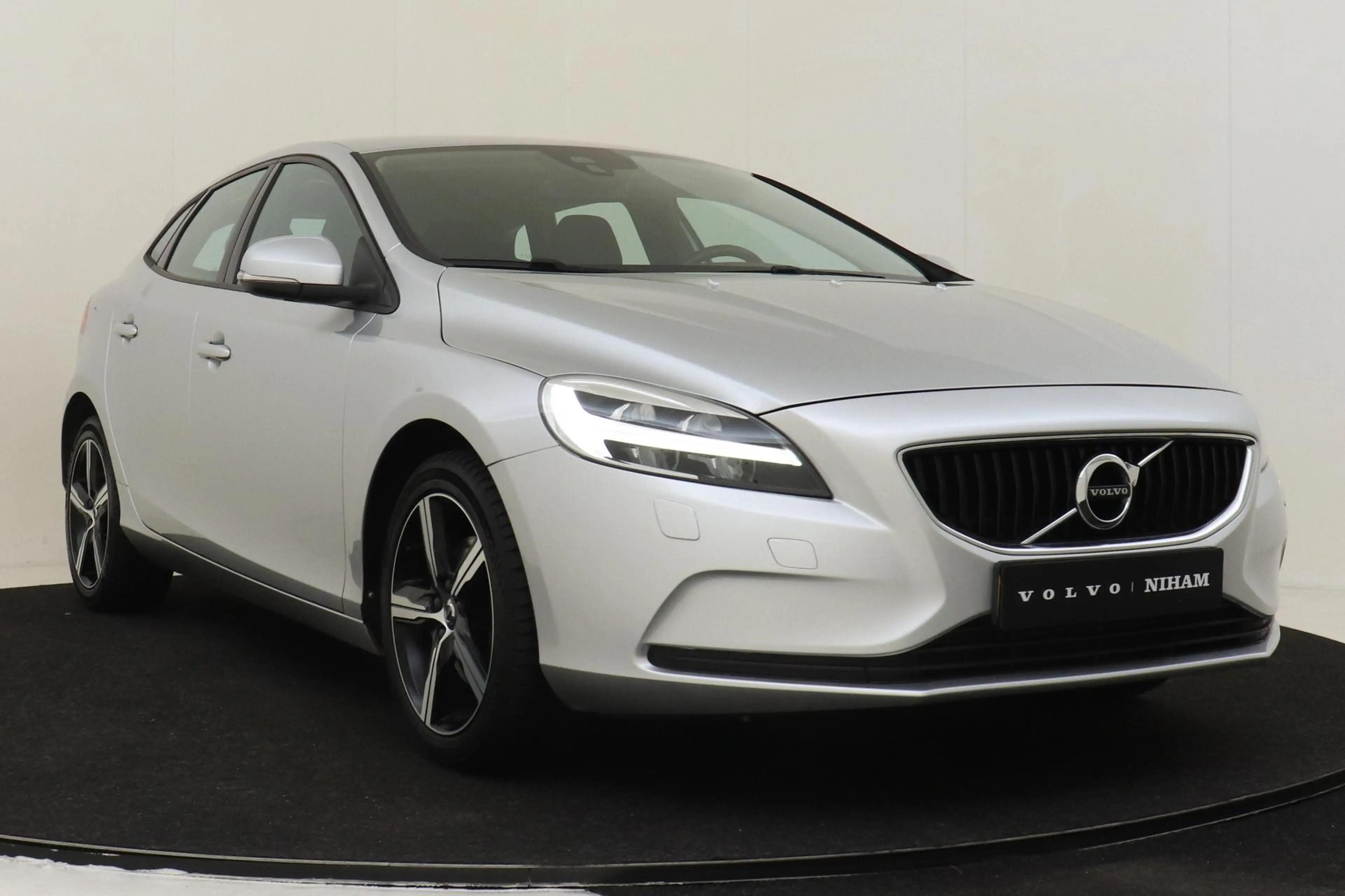 Volvo V40 T3 MOMENTUM -CRUISE|STOELVERW.|STANDKACHEL|PDC.A|H — photo 11