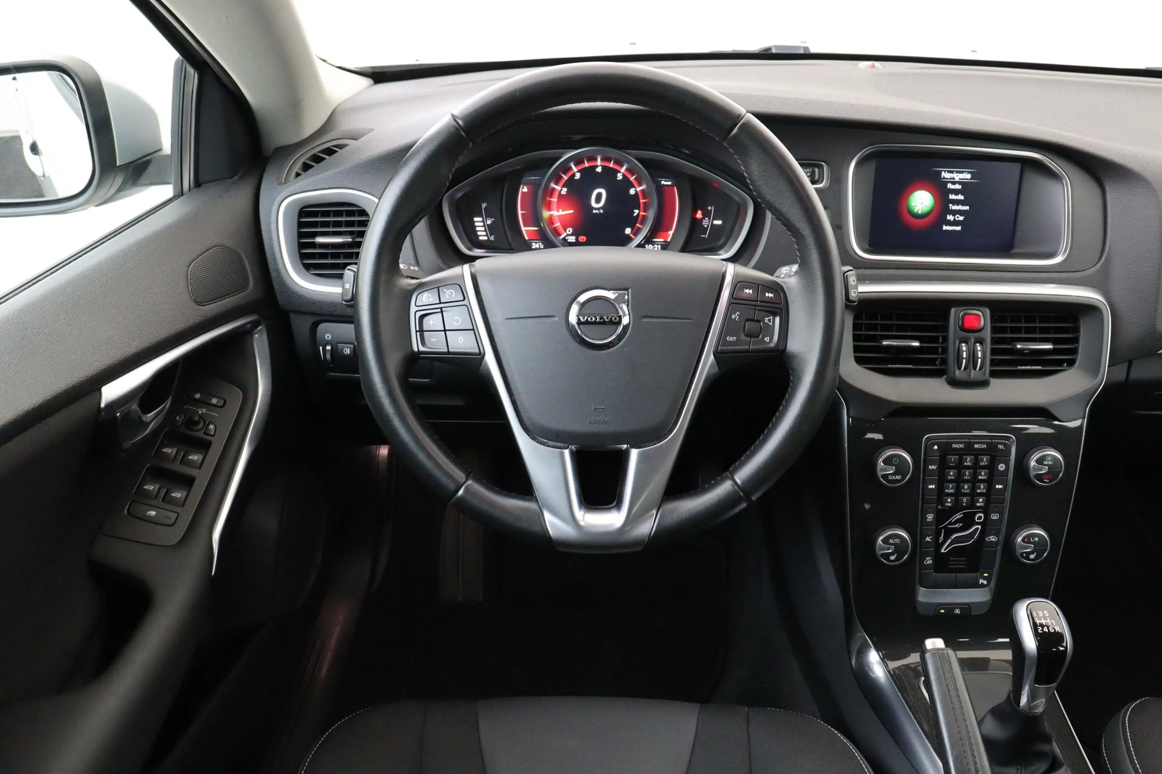 Volvo V40 T3 MOMENTUM -CRUISE|STOELVERW.|STANDKACHEL|PDC.A|H — photo 2