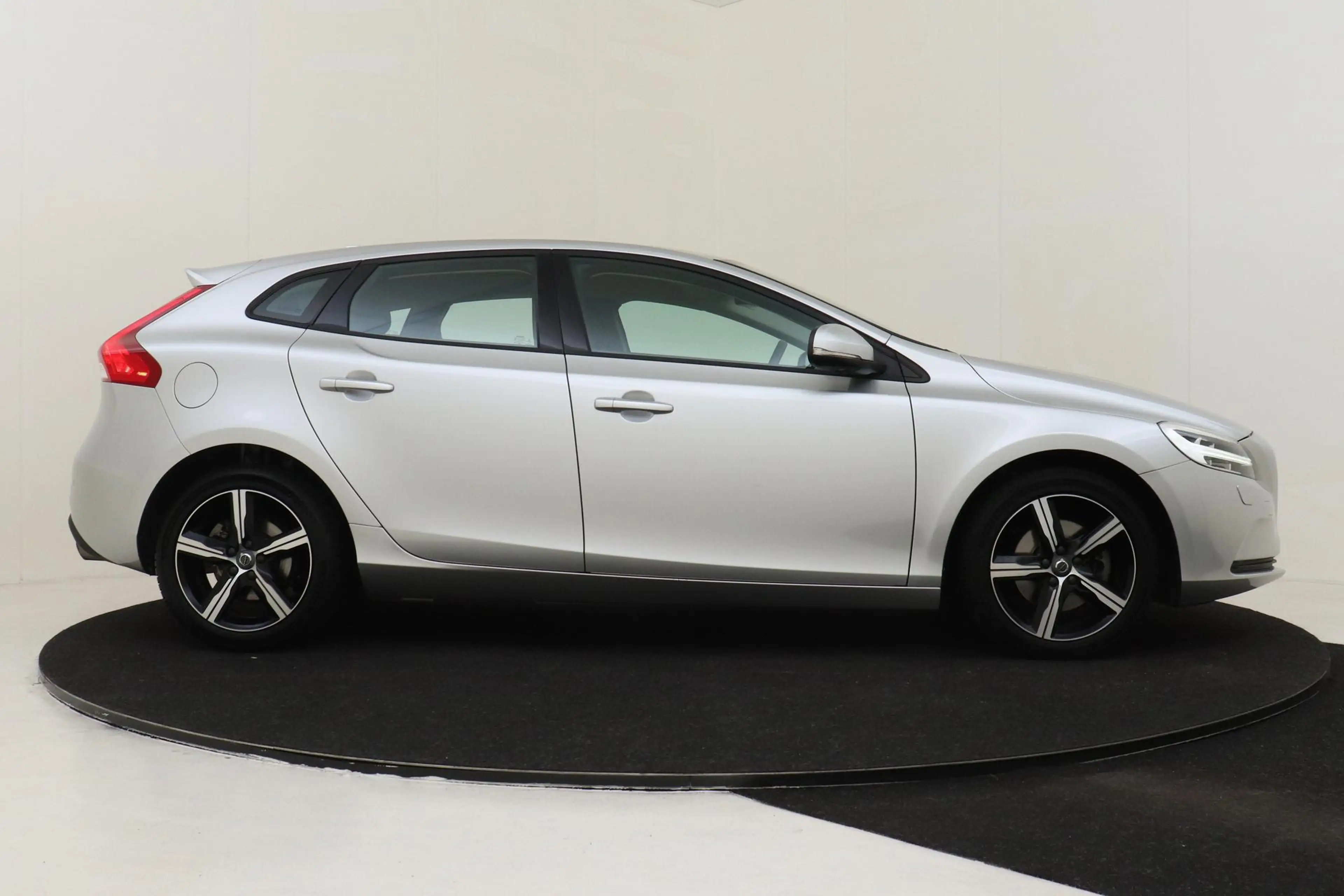 Volvo V40 T3 MOMENTUM -CRUISE|STOELVERW.|STANDKACHEL|PDC.A|H — photo 13