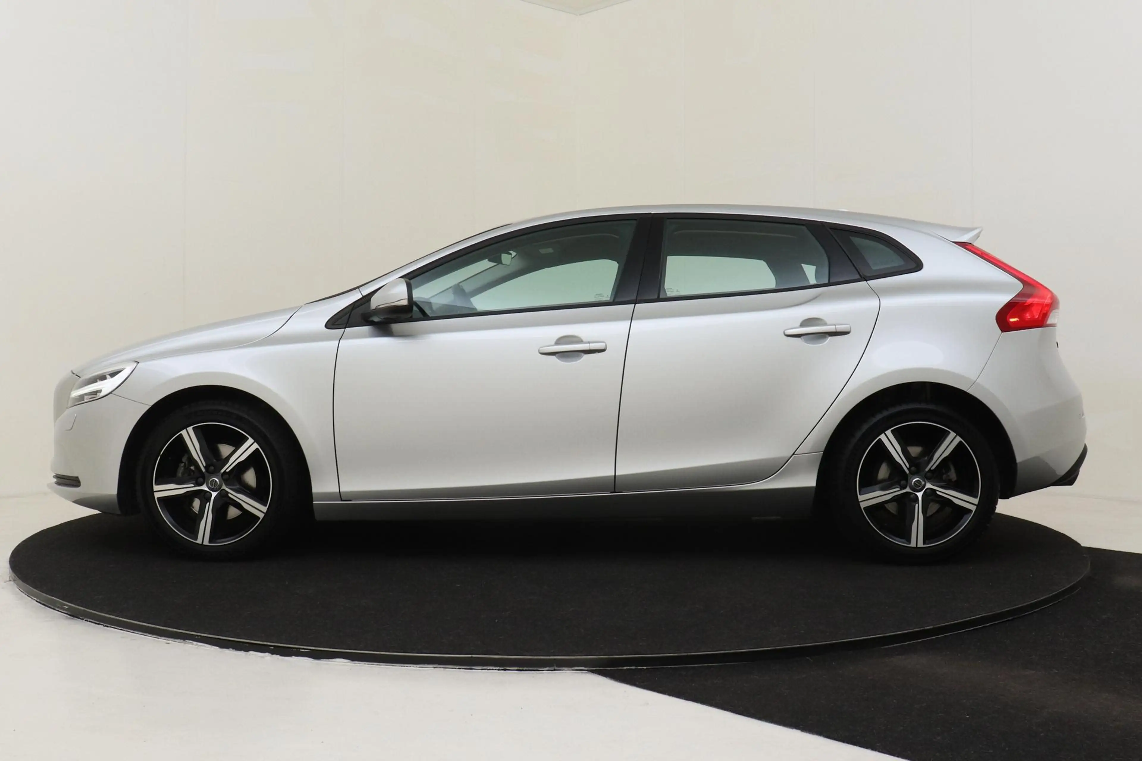 Volvo V40 T3 MOMENTUM -CRUISE|STOELVERW.|STANDKACHEL|PDC.A|H — photo 7