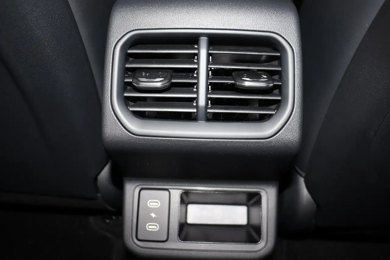 Kia K4 снимка Kia K4