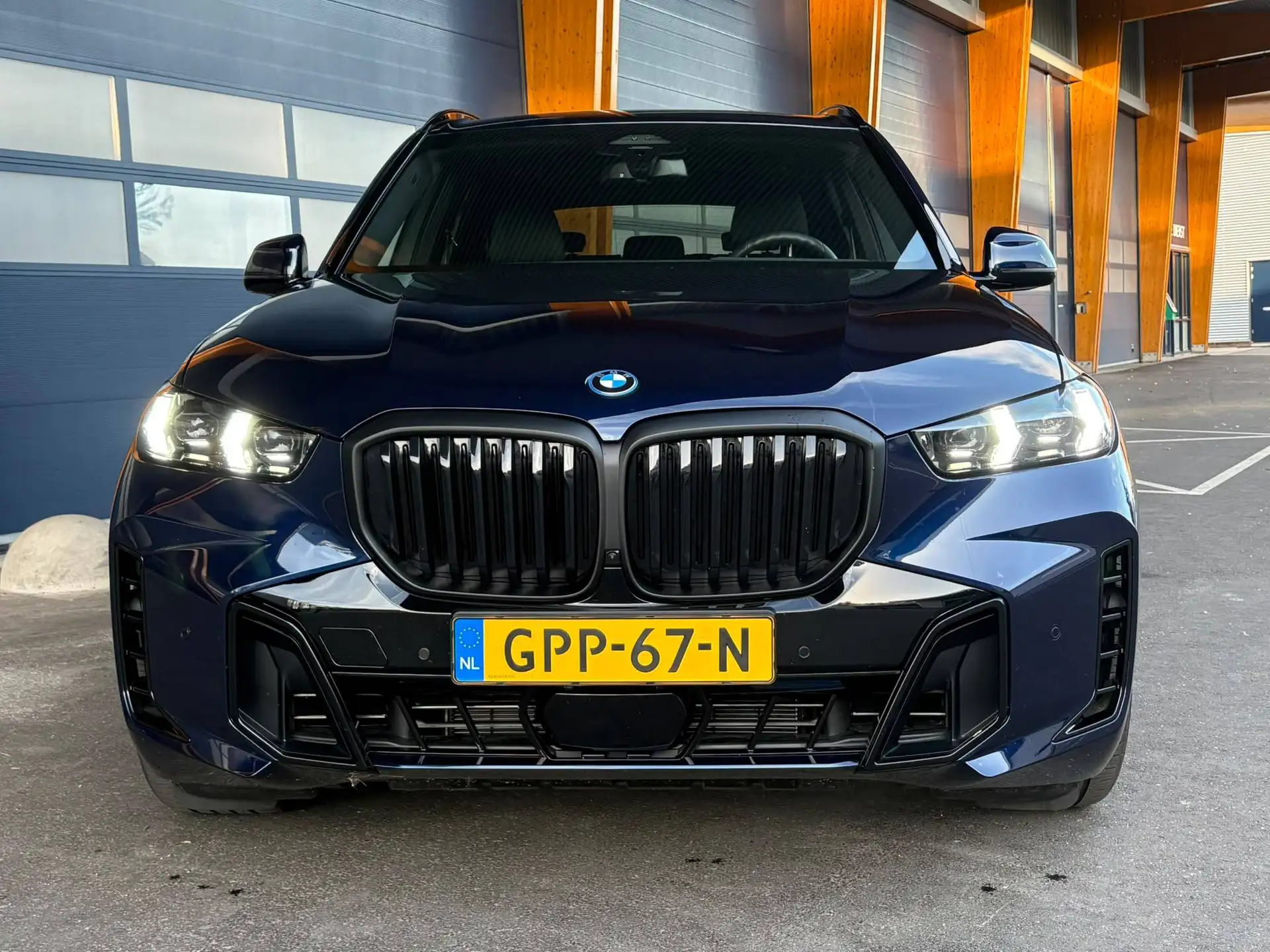 BMW X5 50e 2024 네이비 사진 6