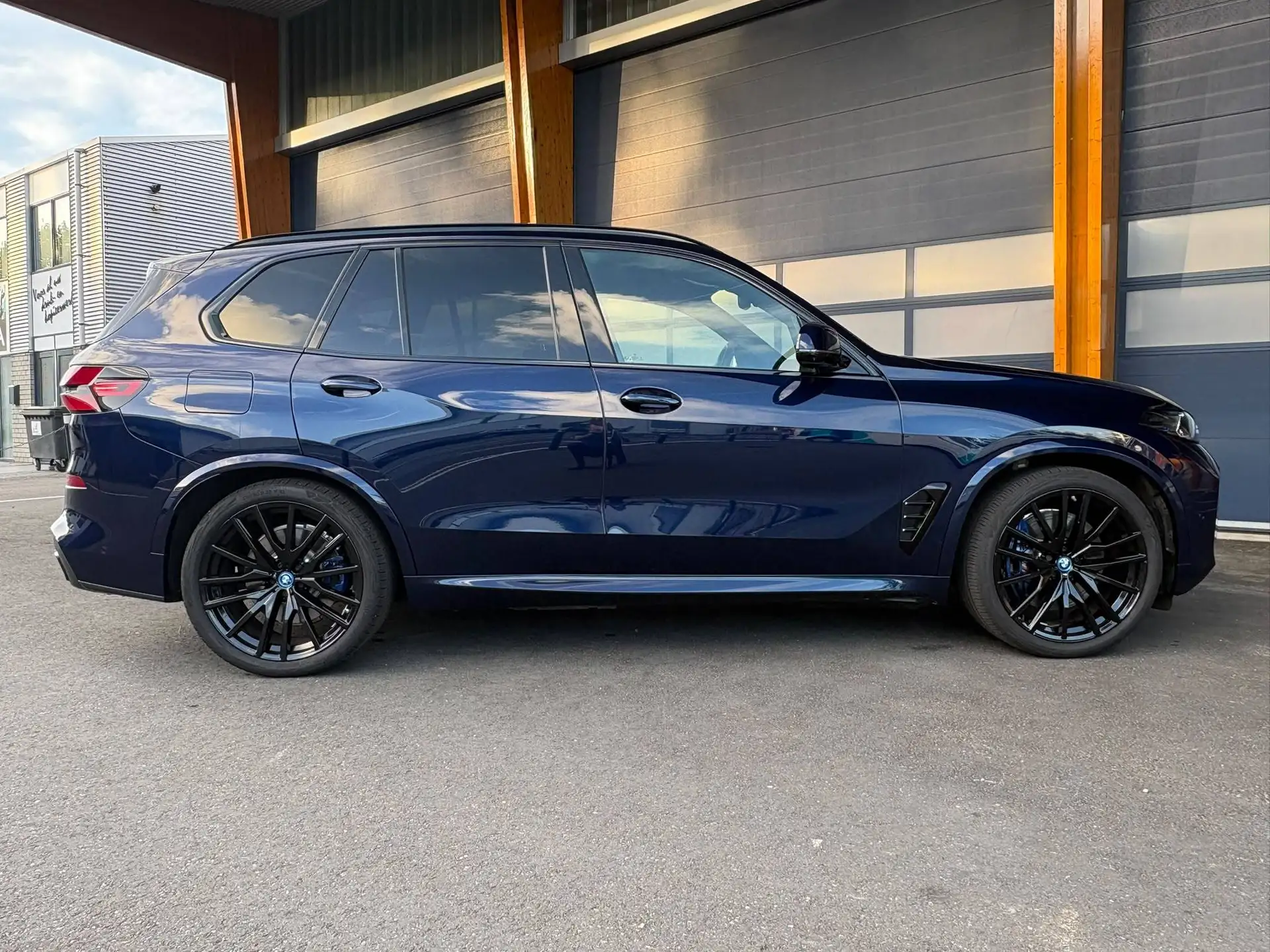 BMW X5 50e 2024 네이비 사진 5