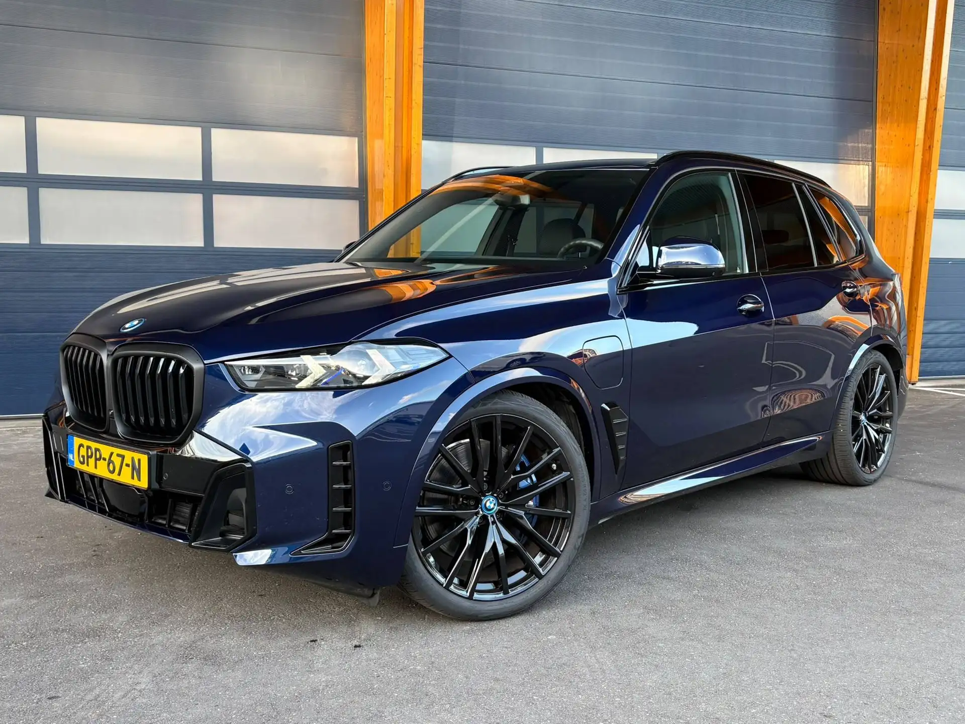 BMW X5 50e 2024 네이비 사진 1