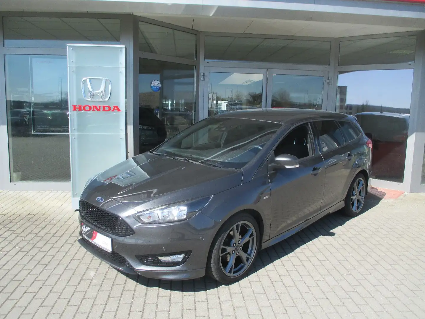 Ford Focus Turnier ST-Line"Navigation" Grijs - 1