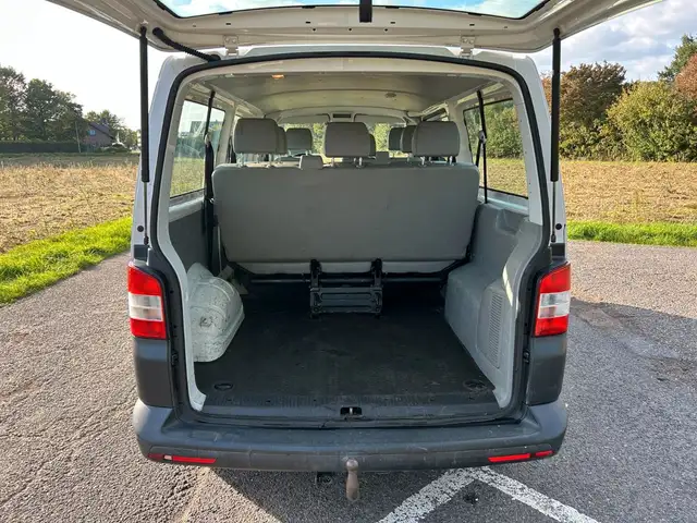 Volkswagen Transporter view 5