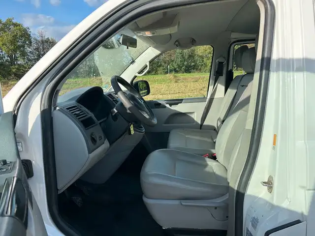 Volkswagen Transporter view 14