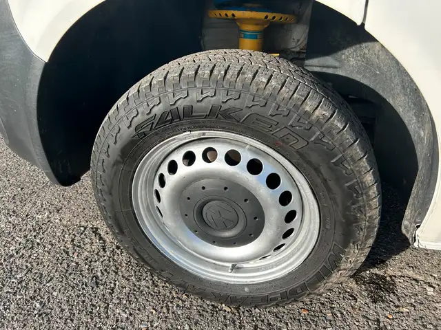 Volkswagen Transporter view 11