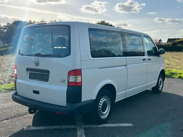 Volkswagen Transporter view 7