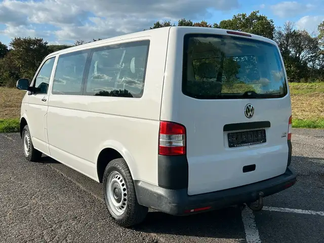 Volkswagen Transporter view 3