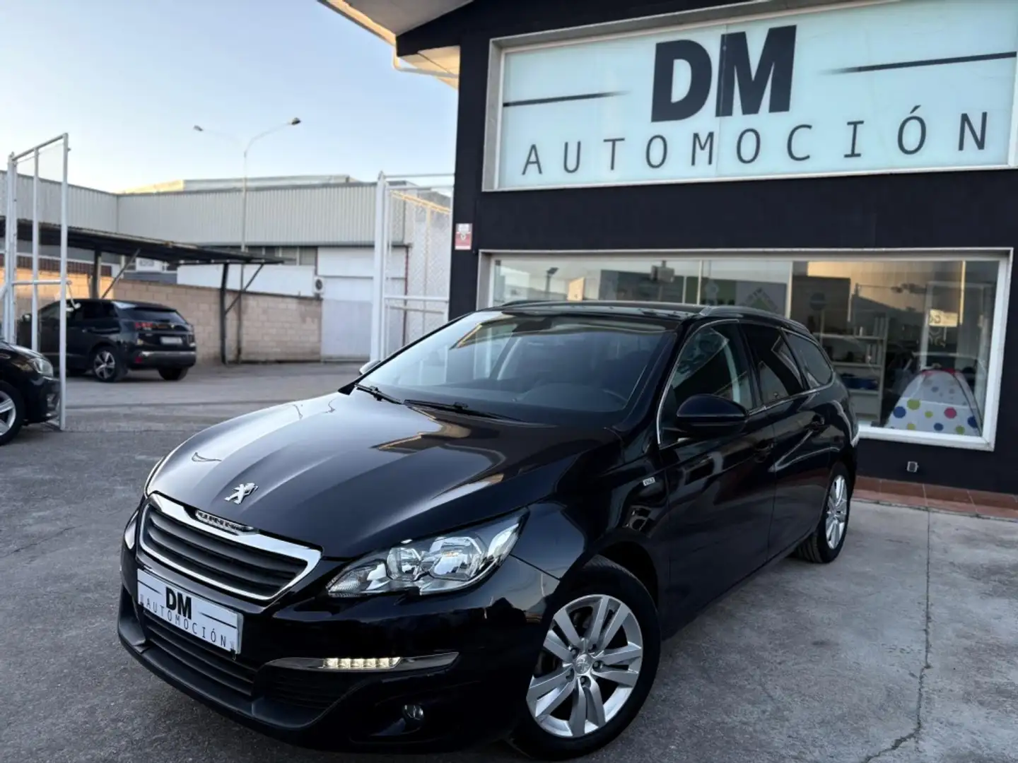 Peugeot 308 SW 1.2 PureTech S&S Style 110 Negro - 1