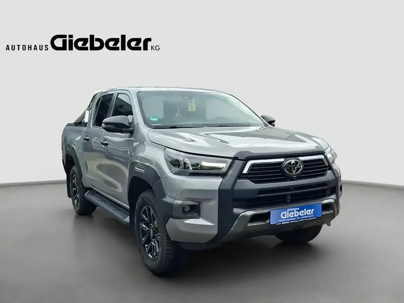 TOYOTA Hilux