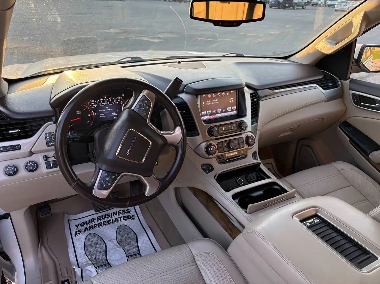 GMC Yukon снимка GMC Yukon