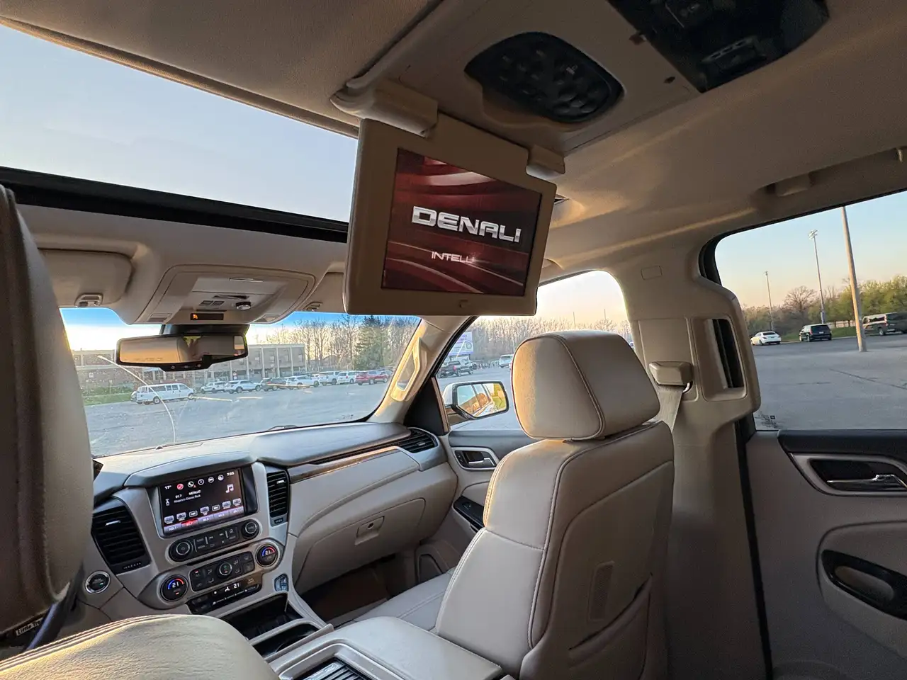 GMC Yukon снимка GMC Yukon