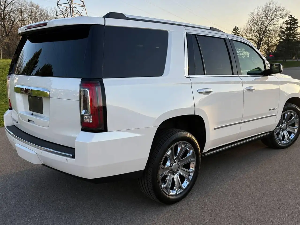 GMC Yukon снимка GMC Yukon