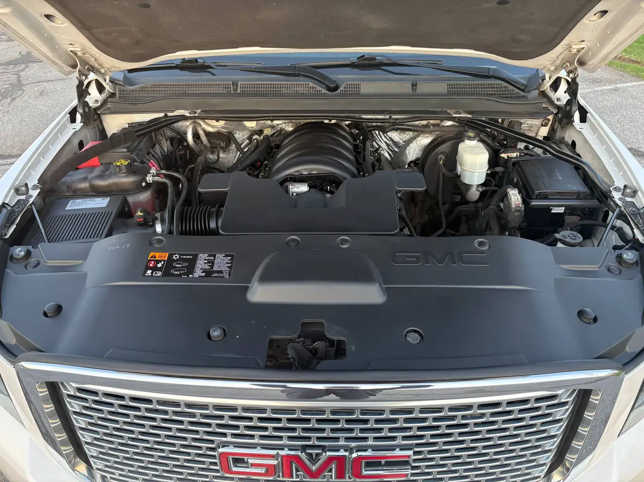GMC Yukon снимка GMC Yukon