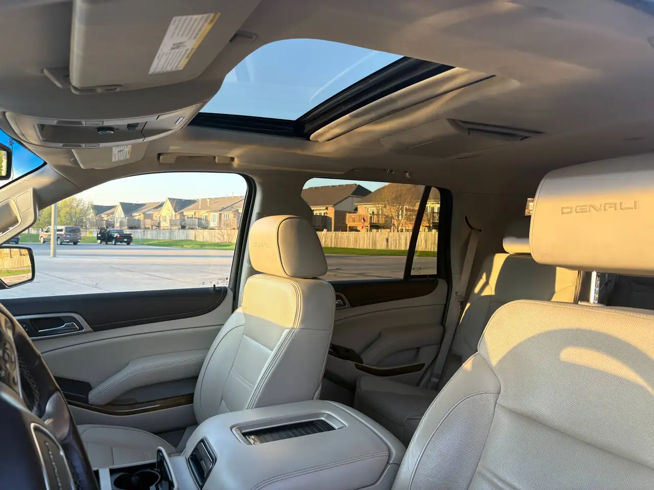 GMC Yukon снимка GMC Yukon