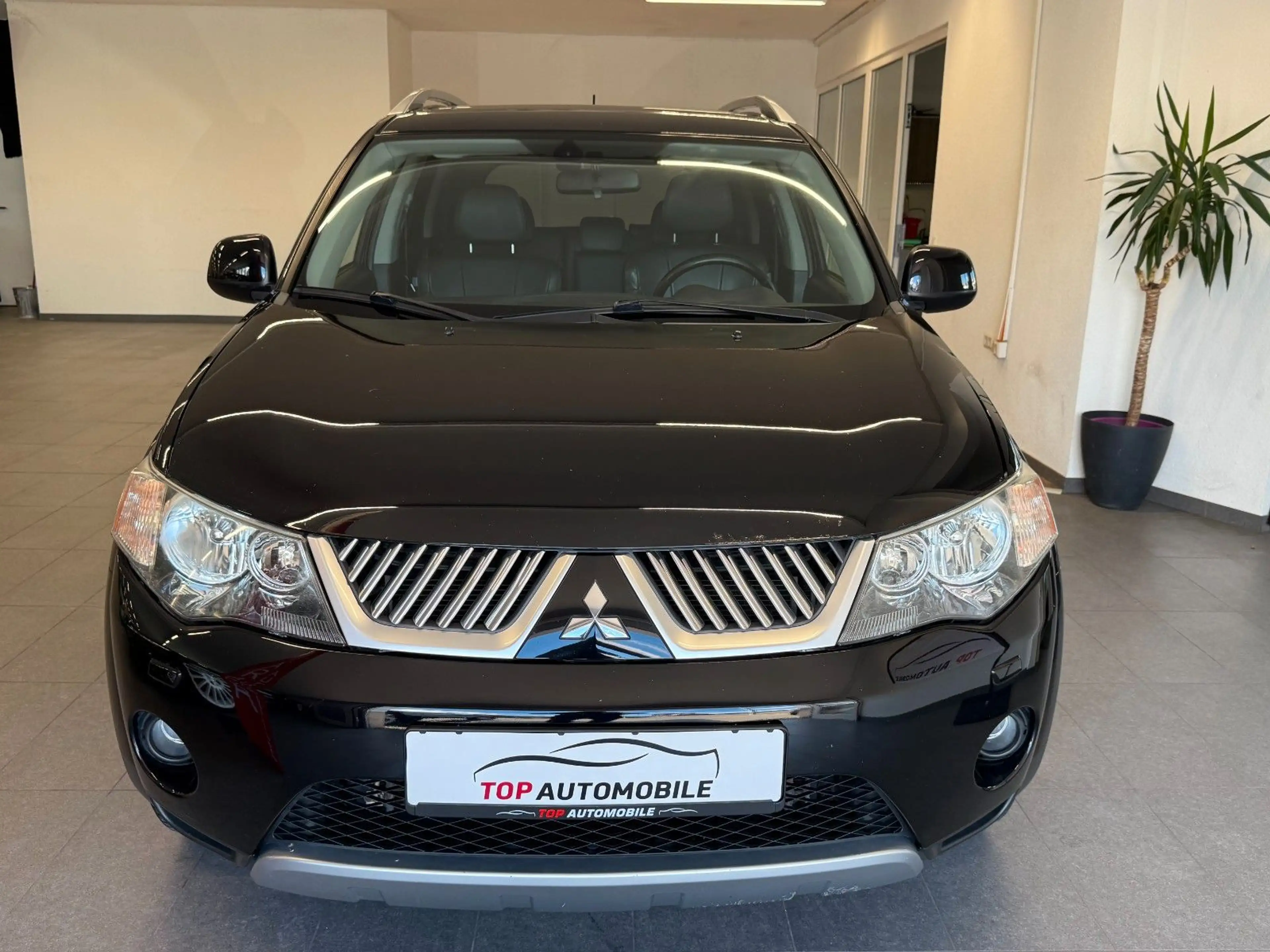 Mitsubishi Outlander 2.4 *Allrad*AHK*Automatik*Tüv Neu* — photo 2